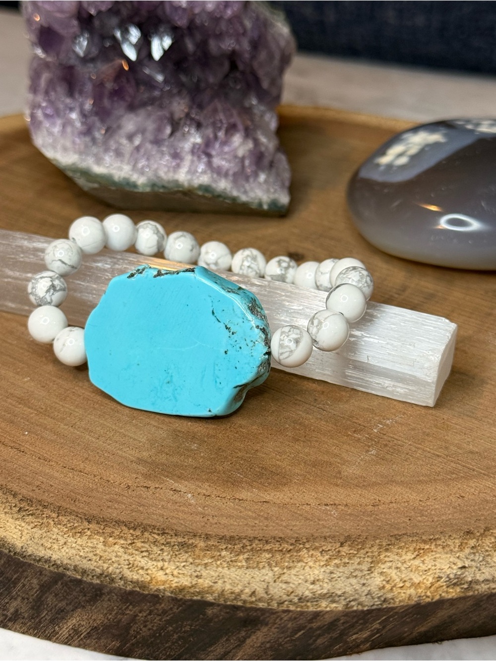 Howlite Bead Bracelet with Bright Turquoise Stone Accent